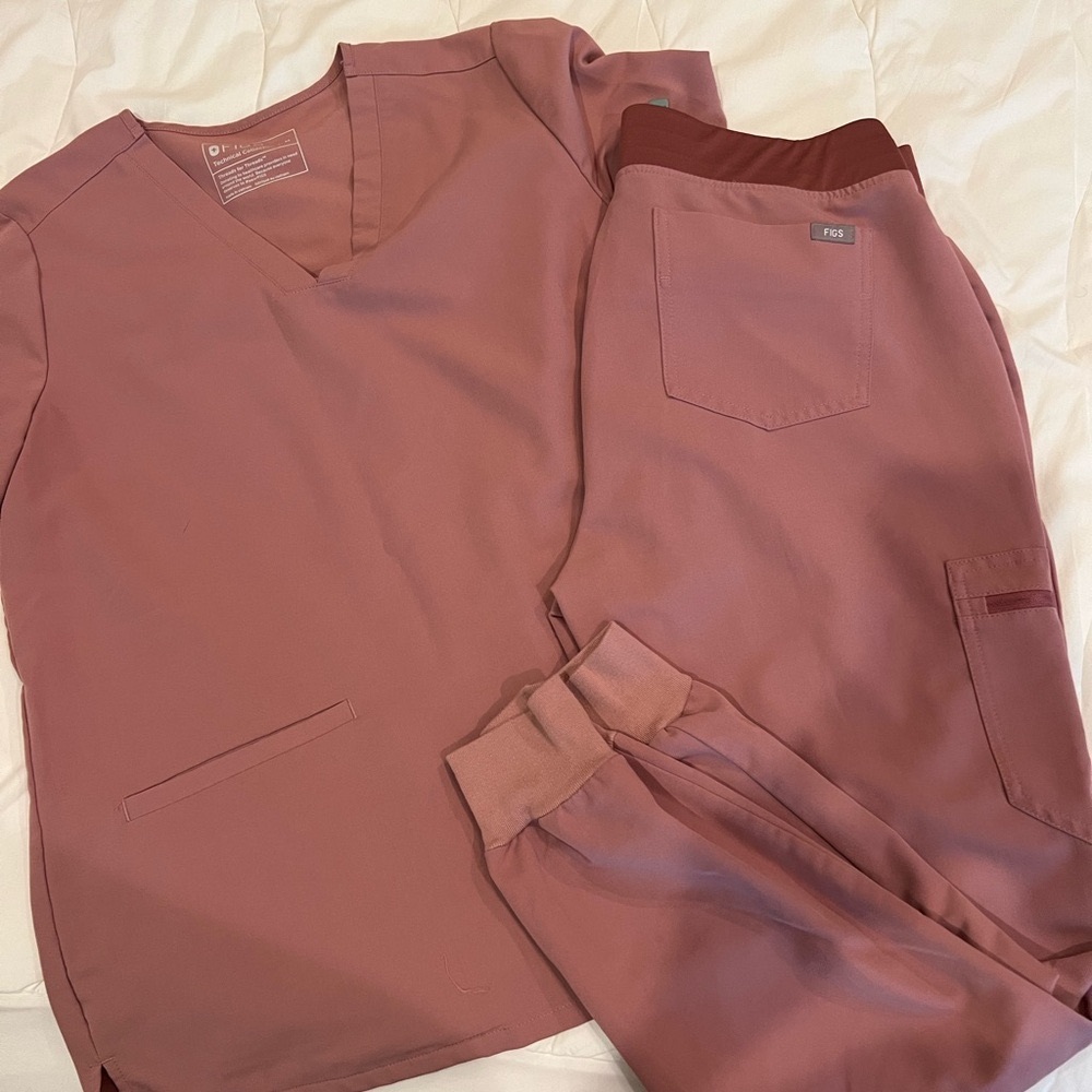 Figs - mineral mauve scrub top
—pants not included